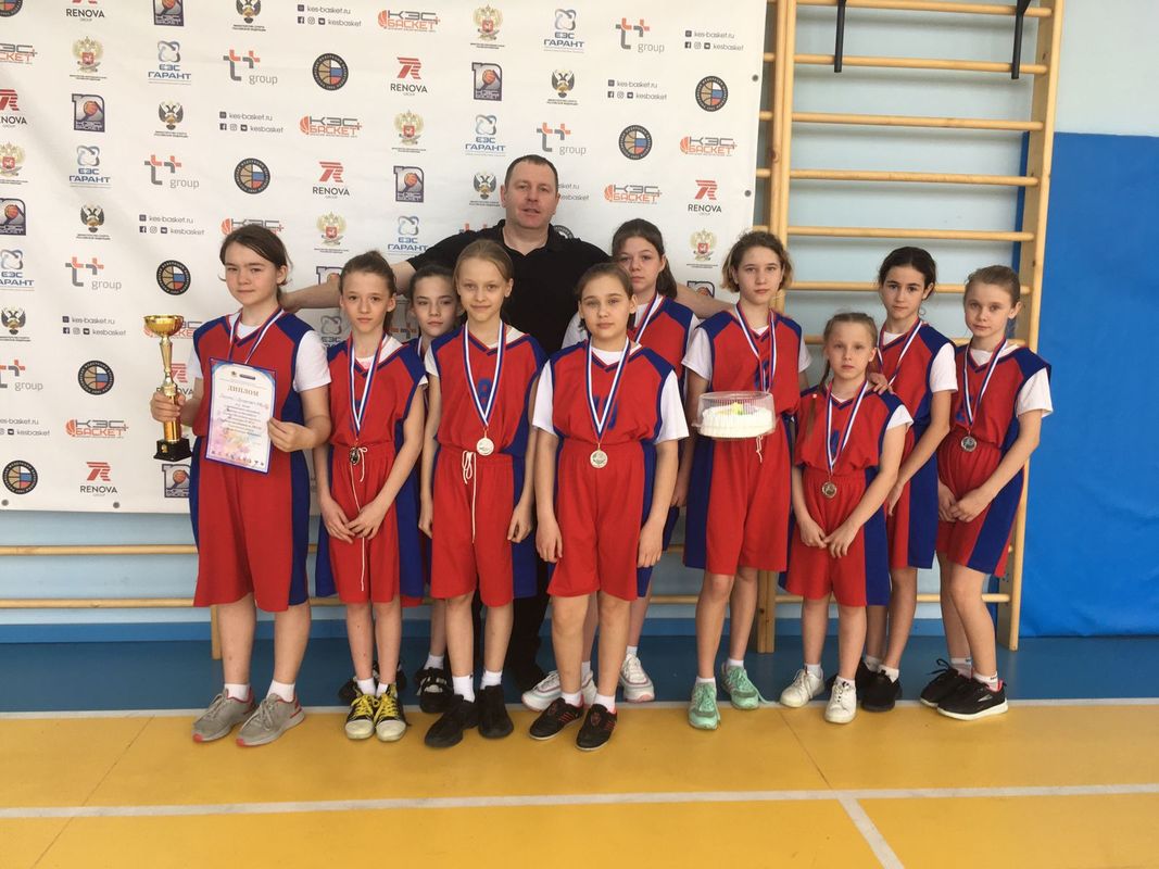 5 марта наша команда заняла 2 место областных соревнованиях по баскетболу среди девочек.
